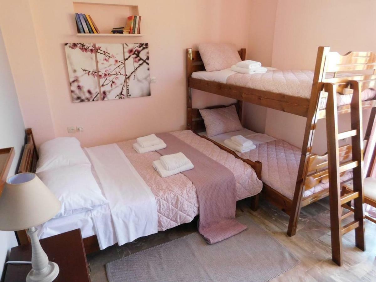 A Bright Home Away From Home Паралион-Астрос Экстерьер фото